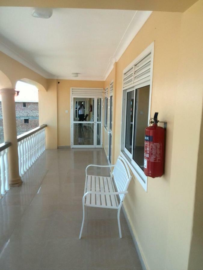 Karibu Bb Suites Entebbe Exterior photo